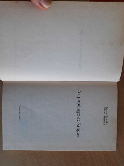 Livro "O arquipélago de sangue"