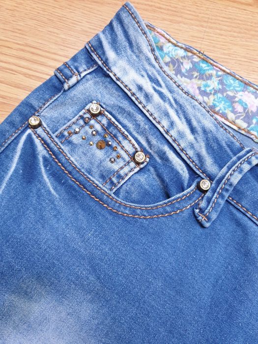 Śliczne spodnie jeansowe