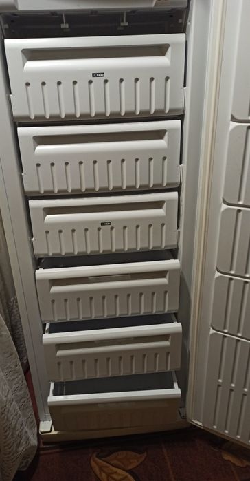 Продам Морозильную Камеру No Frost Indesit