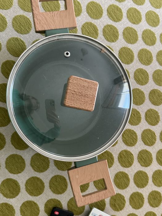 Tacho verde e madeira