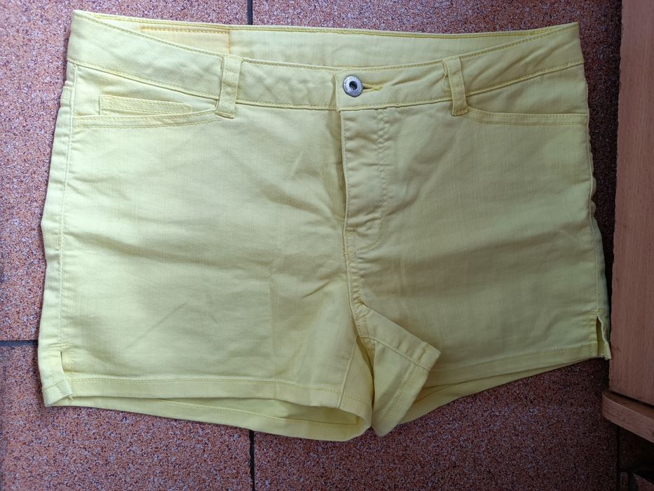 Cytrynowe spodenki Vero moda