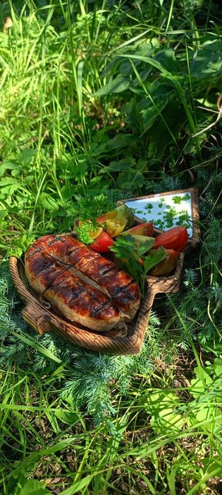 Дерев'яна тарілка у формі ялинки,