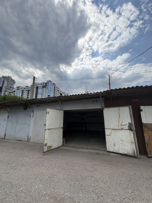 Продам 2 гаража на ильфа и петрова ( таирова) возле таировских садо и кадора