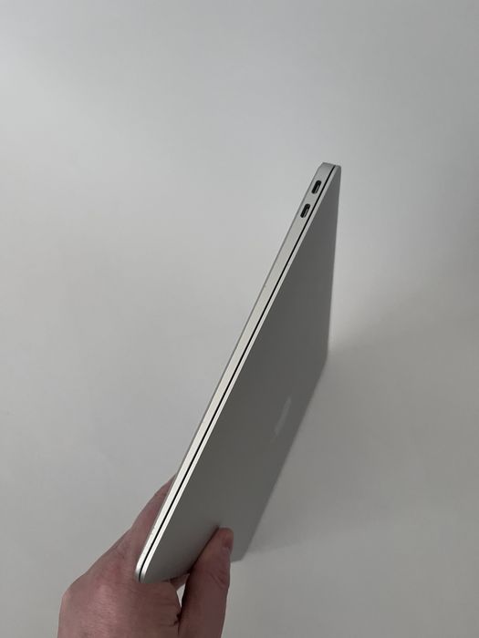 MacBook air 13 2020 Core i3 8/256gb