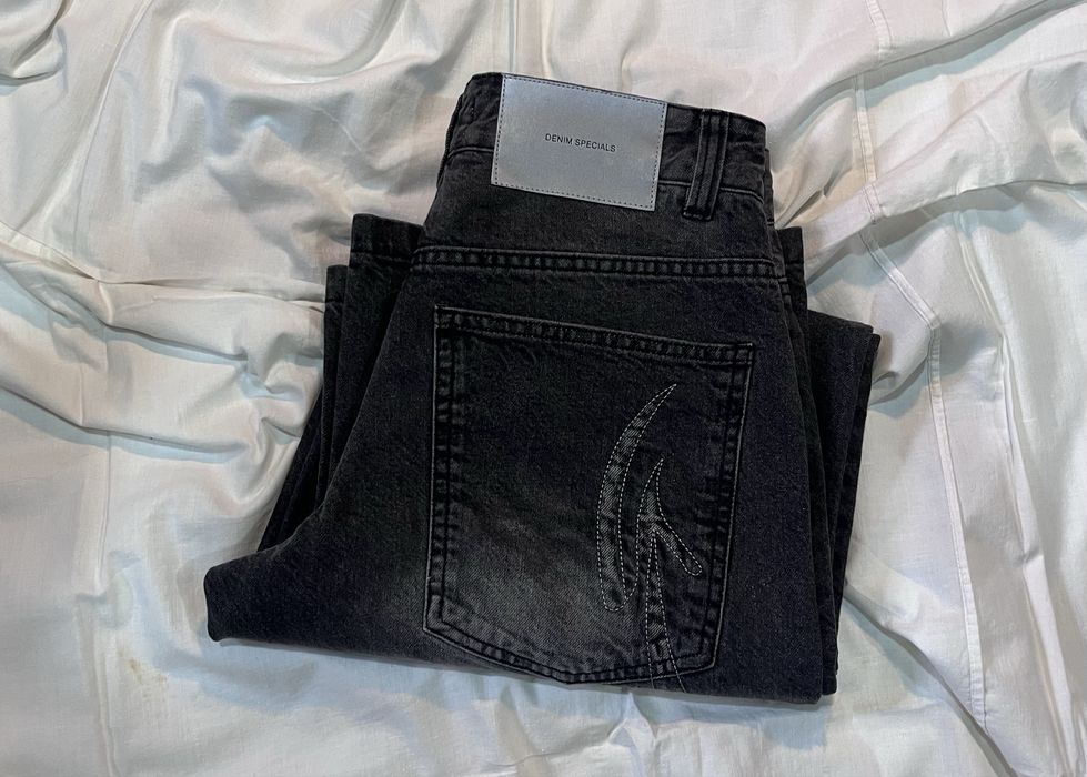 Baggy   jeans.