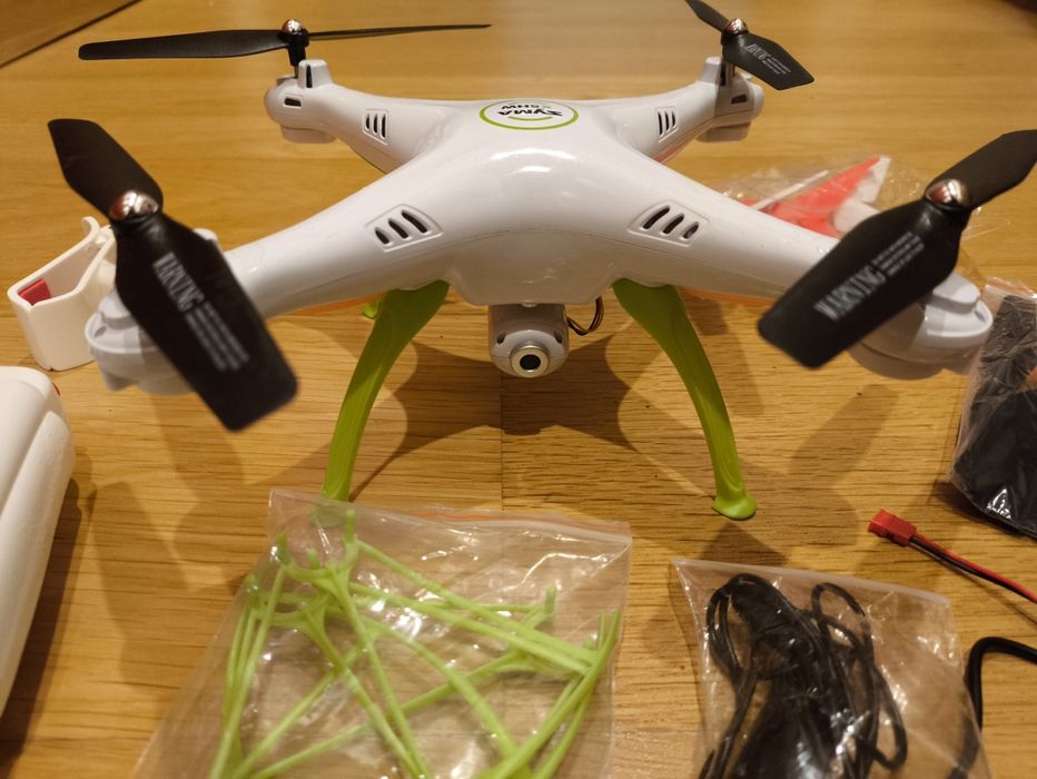 Drone X5HW1 with No Falls or Signs of Use64730142347523122