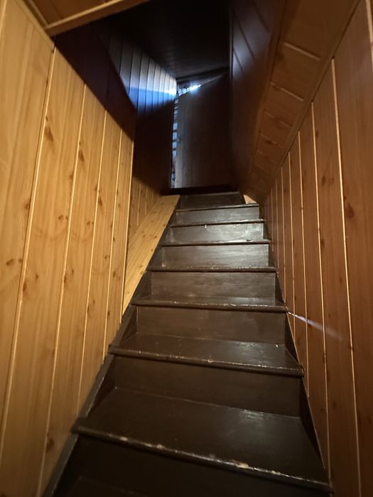 В центрі біля парку півособняк з 2 кухнями та гарному стані 5 кімнат