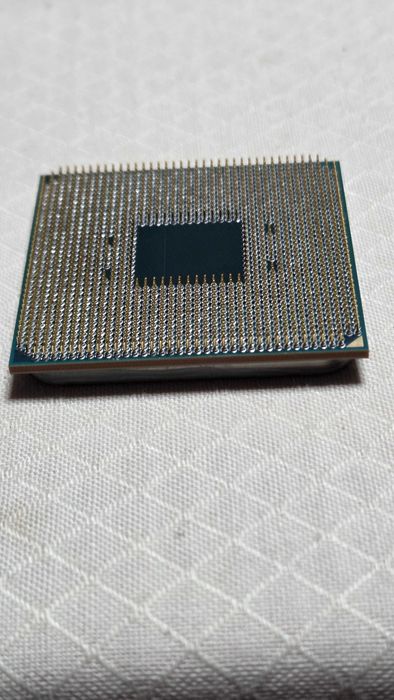 CPU AMD Ryzen 5 3600X mais Cooler stock