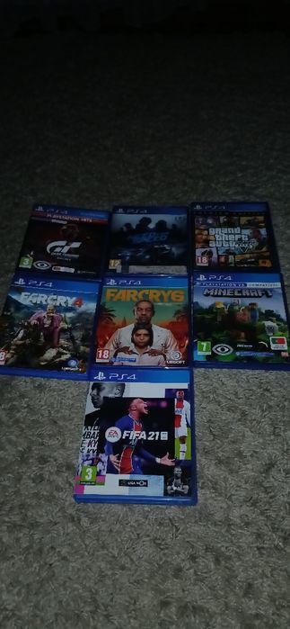Playstation 4 (500gb) + 7  jogos + comandos + carregador