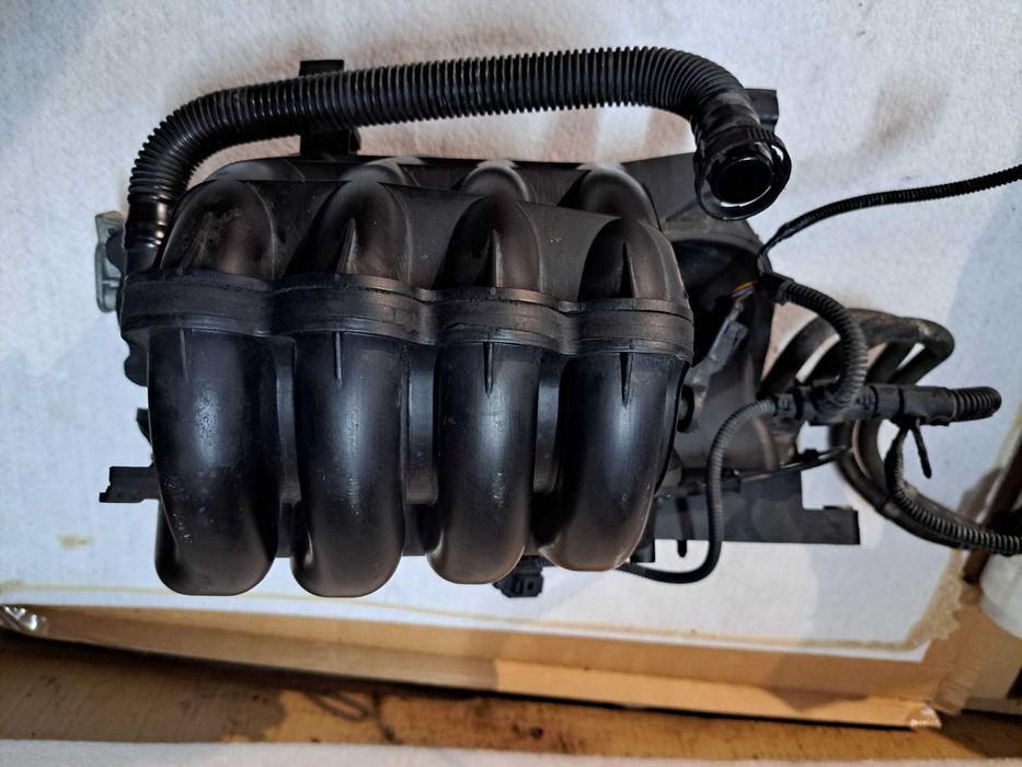 Kolektor ssący wtryski Volkswagen Golf IV 1.4 BCA