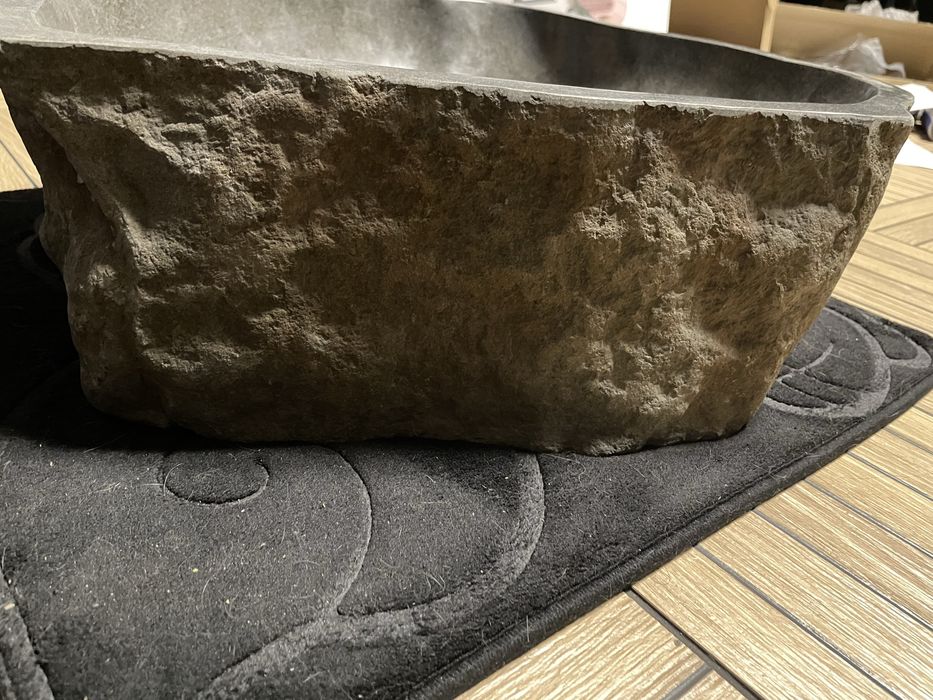 Umywalka z naturalnego kamienia rzecznego