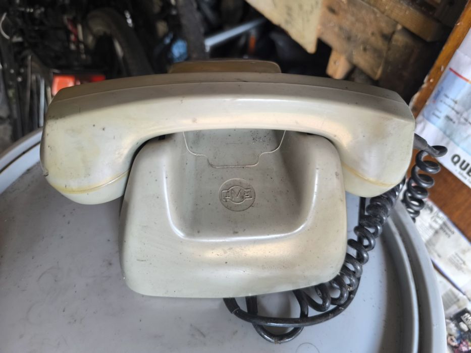 Stary Telefon PRL Telkom RWT MB-73 z Korbką (1986) Kolekcjonerski