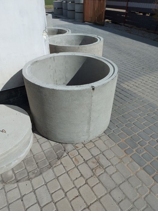 Kręgi betonowe  fi 100/120/80 z falcem