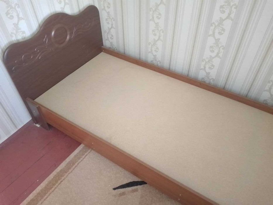 Продам кровать бу (205х100х43 см)