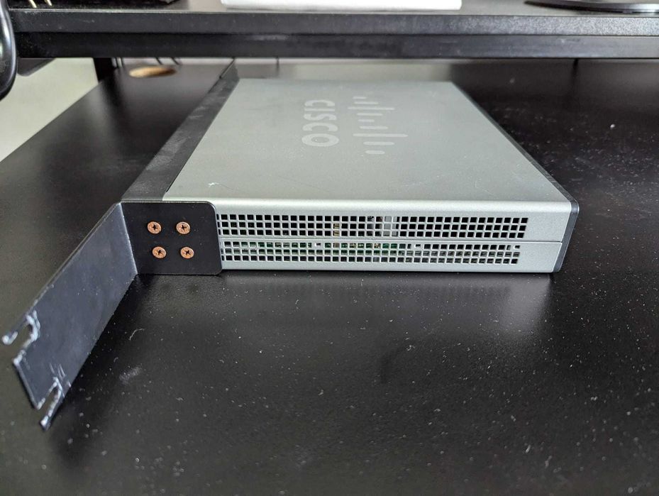 Cisco SR2016 v2.2 – 16 Portas Gigabit Switch (Usado)