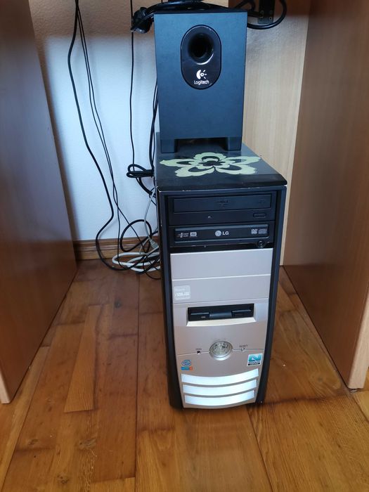 Computador fixo PC Desktop Tower