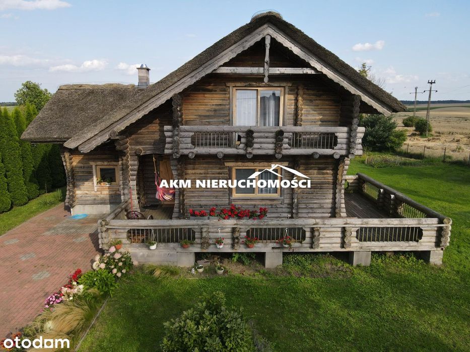 Dom z bali w miejscowości Kowale