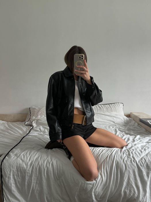 Трендовий бомбер з екошкіри