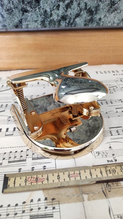 Furador El Casco M-200L em Ouro 24 Kt

This elegant tape disp