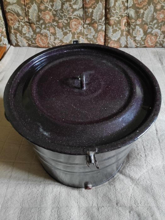 Каструля емальована велика