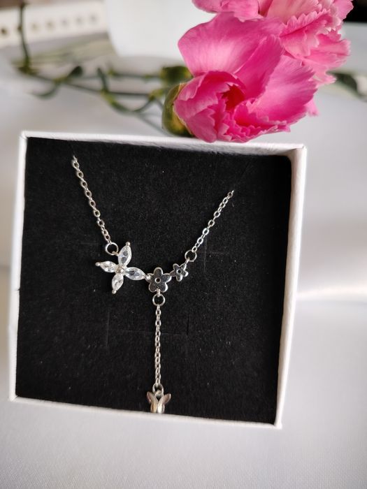 Srebrny naszyjnik celebrytka z motylkiem. Nowy