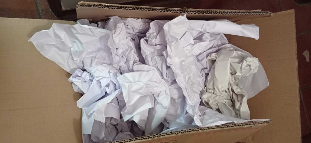 Caixas de mudança e papel de embalagem, gratuitos na recolha