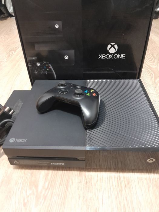 Xbox One 500 ГБ стан хороший