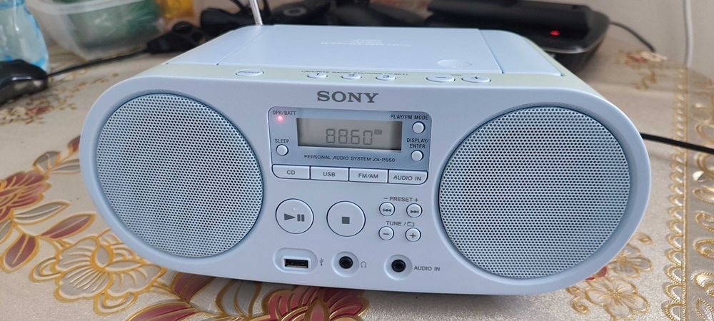 Sprzedam radio marki SONY z odtwarzaczem CD i USB.