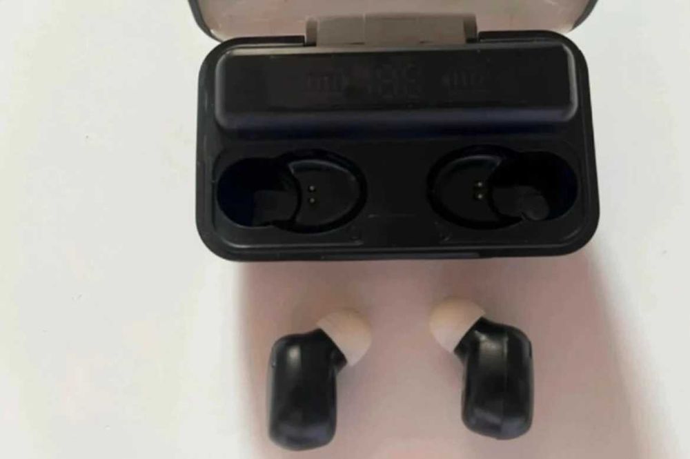 Słuchawki douszne ze stacją ładującą