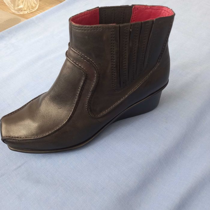 Damskie botki CLARKS w rozmiarze 39 (6).