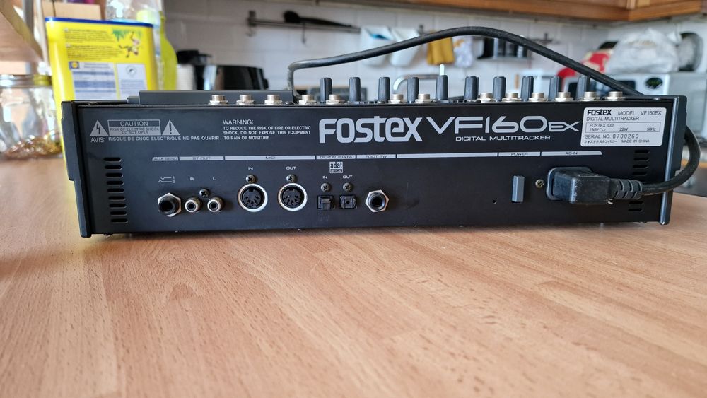 Fostex VF160ex Digital Multitracker Mesa Mistura  Digital 16 pistas