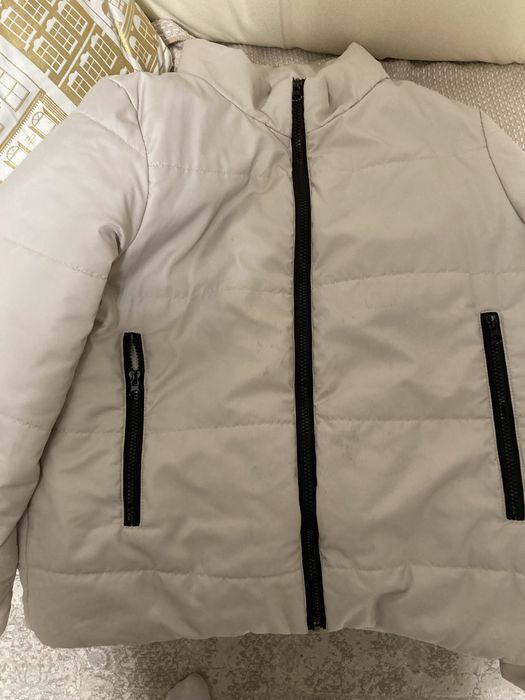 Куртка легка та зручна