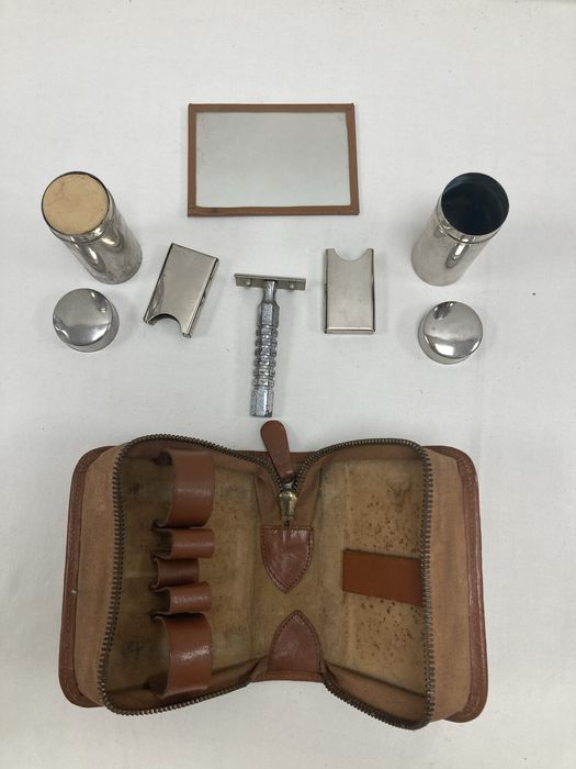 Estojo ou Kit Viagem de Homem, Vintage