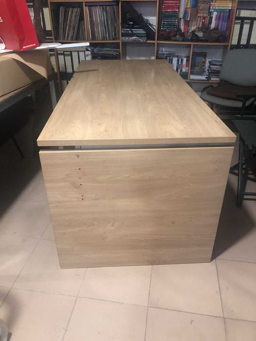 Grande Secretária em madeira, muito bonita