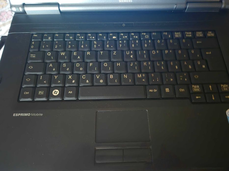 Ноутбук Fujitsu Siemens ESPRIMO Mobile V5515