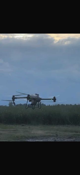 Profesjonalne opryski dronem AGRODRONEM DJI AGRAS T50