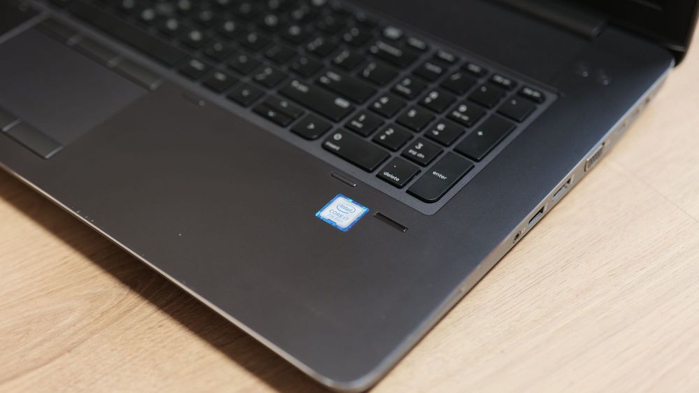 HP ZBook 17 G4 | i7-7700HQ | 16GB RAM | SSD 256GB | Quadro M2200 4GB