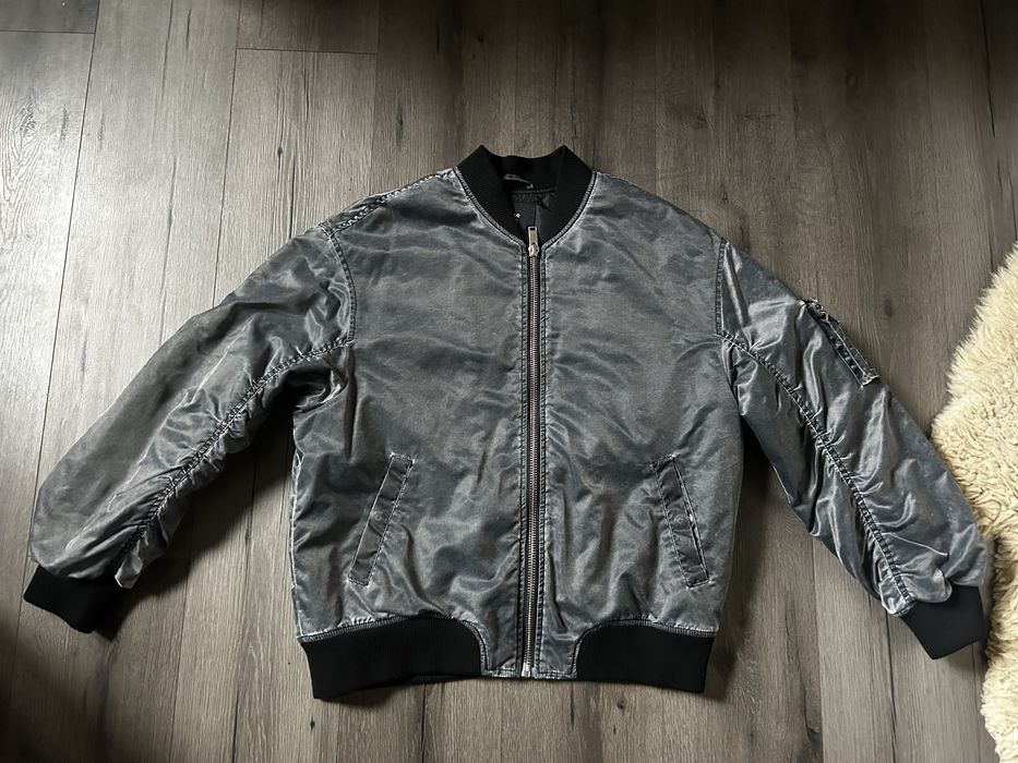 Бомбер куртка вітровка сіра opium y2k з ефектом потертості
