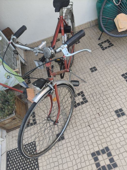 Vende bicicleta antiga