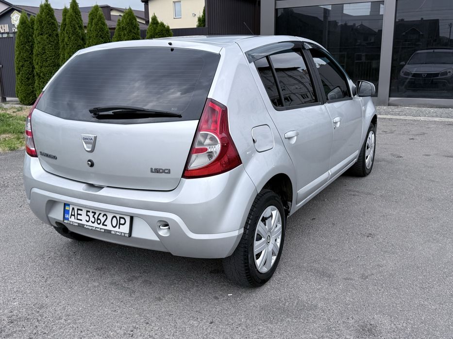Dacia Sandero 2011