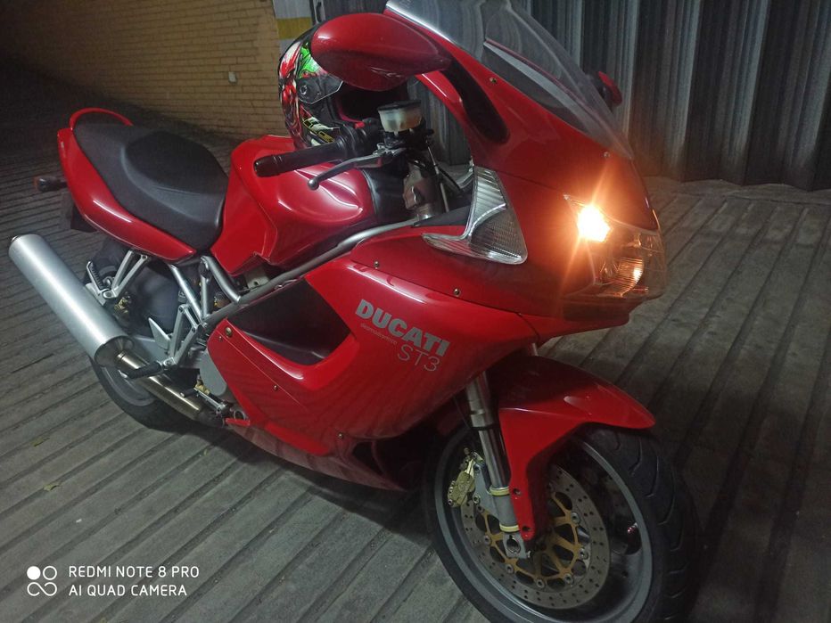 Ducati ST3 em bom estado