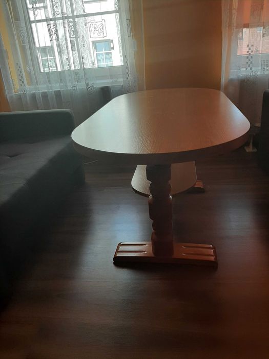 Stół używany w dobrym stanie