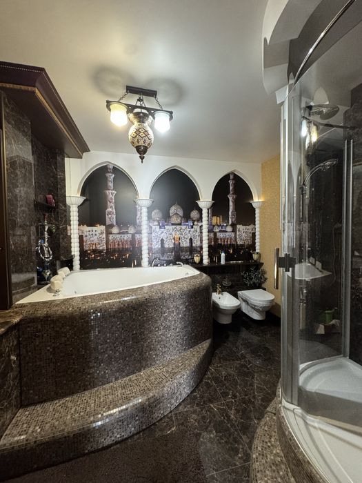 Без комісії Космополітан Сosmopolitan Дегтярівська 25А стильна класика