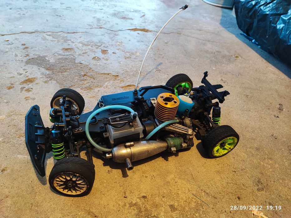 Carro telecomandado a gasolina