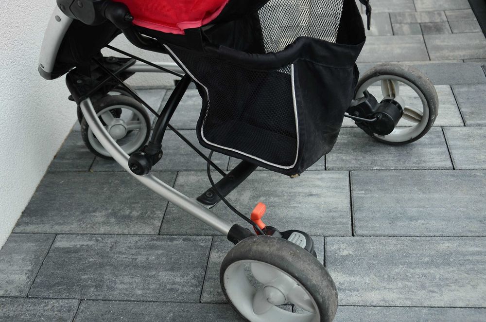 Wózek spacerówka typu parasolka + śpiworek Petite Star