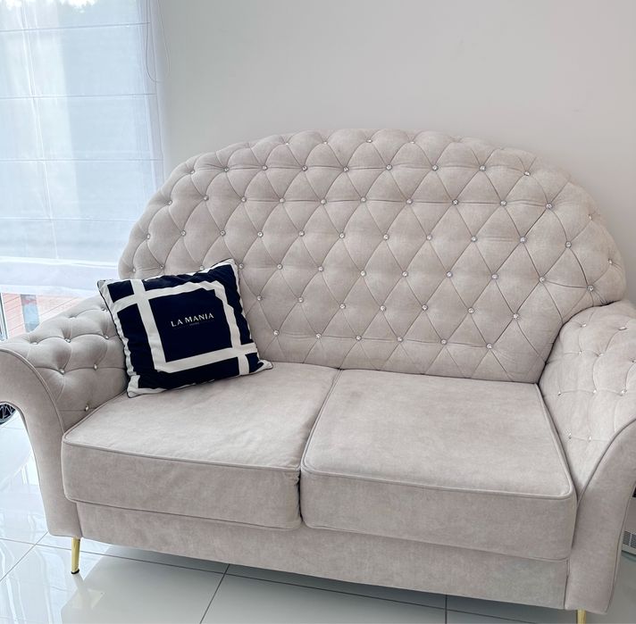 Sprzedam wygodna Sofe glamour pikowana