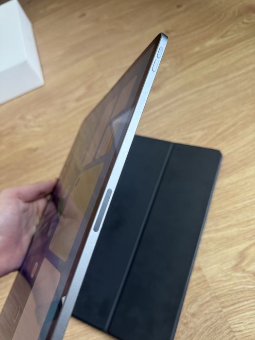 iPad 4th Generation Pro, 128 GB, 12.9-inch with Apple Keyboard63824214706305124