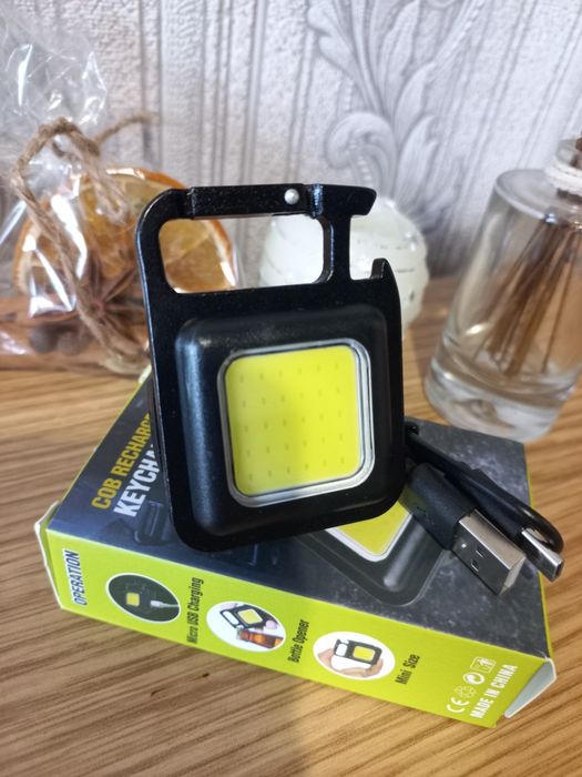 Фонарик ЛЕД з карабіном на магніті