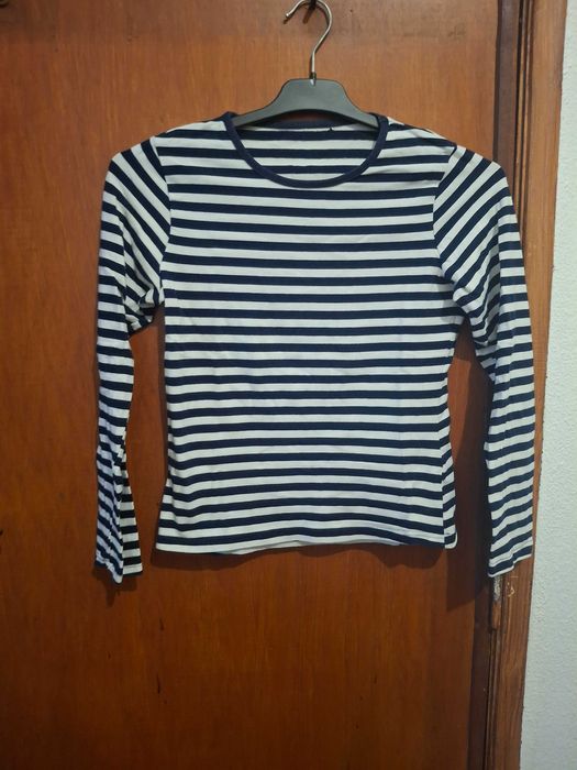 Camisola de manga compreda as riscas