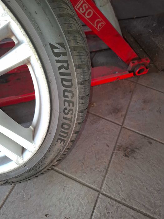 2 pneus bridgestone  225- 45 R 18